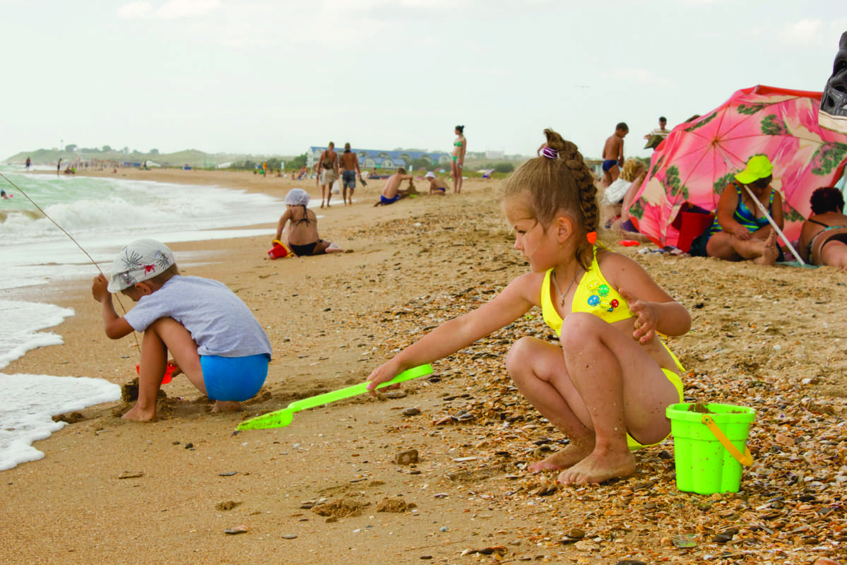 Дети на пляже в анапе